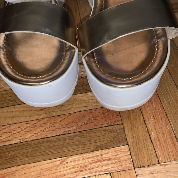 Steve Madden Has platform Sandals - Picture 13 of 13